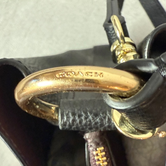 Coach Town Bucket Bag Black Leather Gold Crossbody Tote Code H208-91122 - Picture 6 of 17